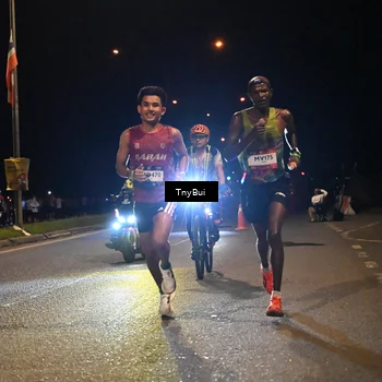 Runner Photo 7704332