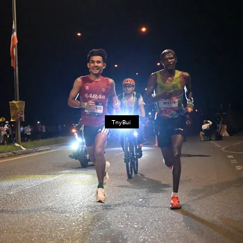 Runner Photo 7704346