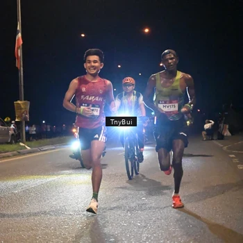 Runner Photo 7704390