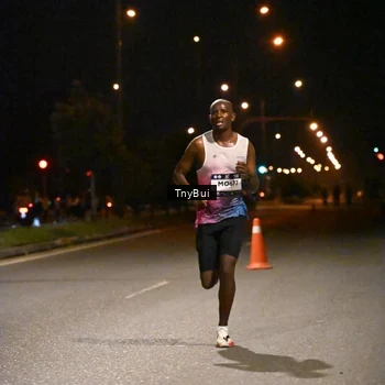 Runner Photo 7704474