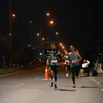 Runner Photo 7704528