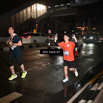 Runner Photo 7704753