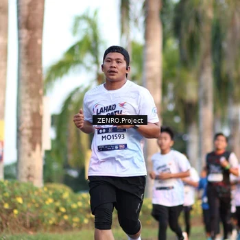 Runner Photo 7704825