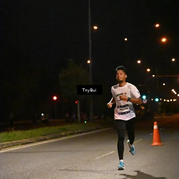 Runner Photo 7704875