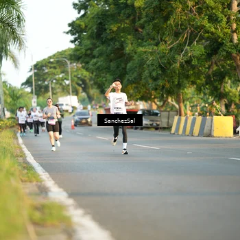 Runner Photo 7704889