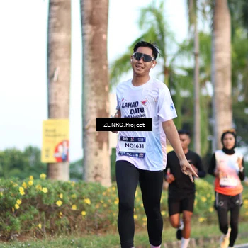 Runner Photo 7704890