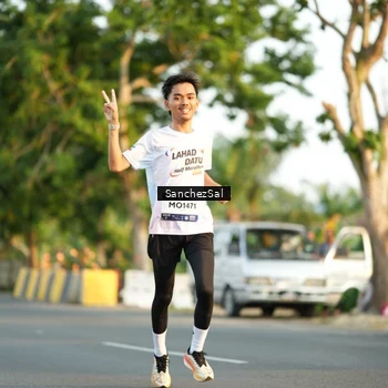 Runner Photo 7704924