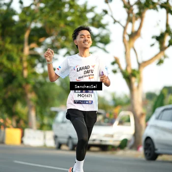 Runner Photo 7704925