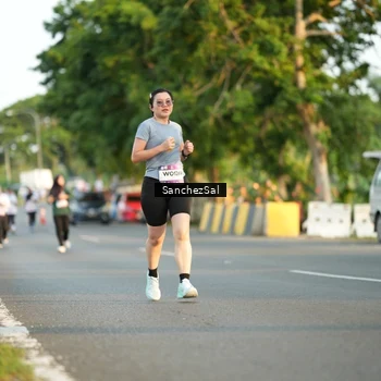 Runner Photo 7704942