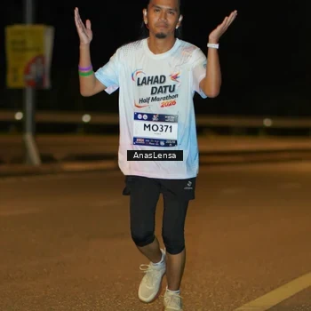 Runner Photo 7705056