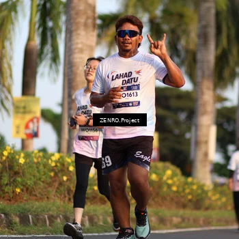 Runner Photo 7705058