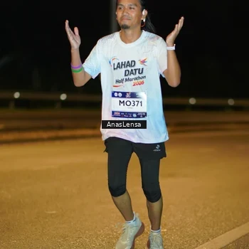 Runner Photo 7705077