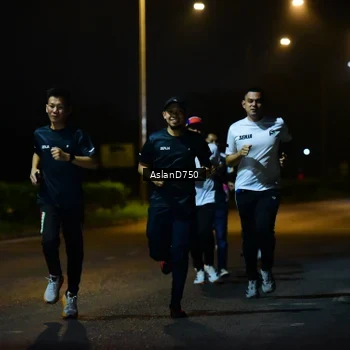 Runner Photo 7705087