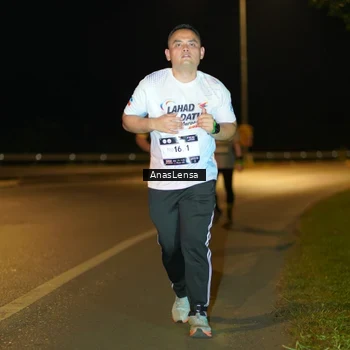 Runner Photo 7705088