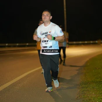 Runner Photo 7705111