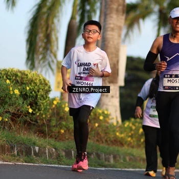 Runner Photo 7705114