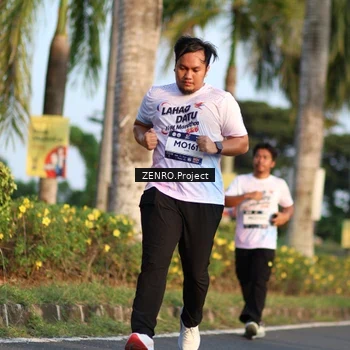 Runner Photo 7705203