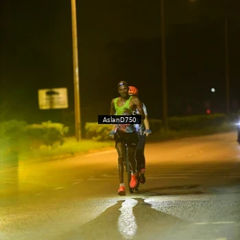 Runner Photo 7705322