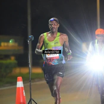 Runner Photo 7705339