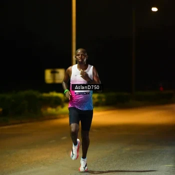 Runner Photo 7705398