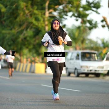Runner Photo 7705438