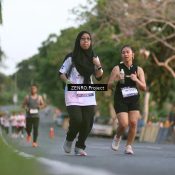 Runner Photo 7705439