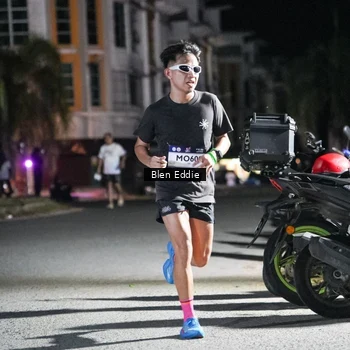 Runner Photo 7705444