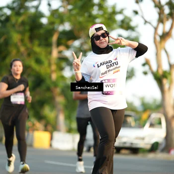 Runner Photo 7705653