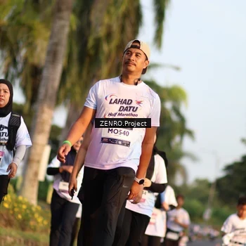 Runner Photo 7705669