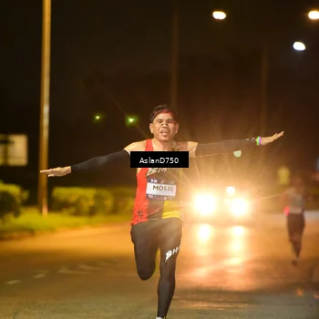 Runner Photo 7705786
