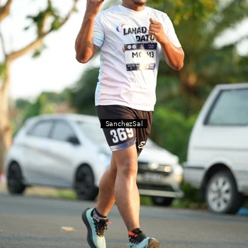 Runner Photo 7705871