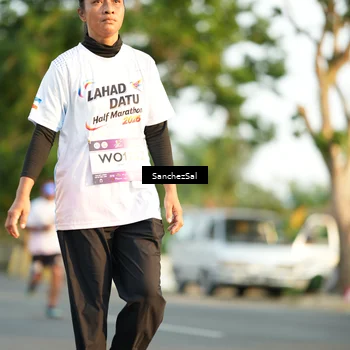 Runner Photo 7705873