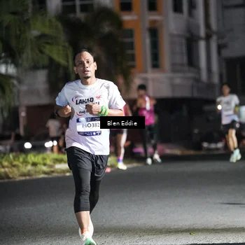 Runner Photo 7705887