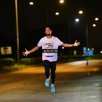 Runner Photo 7705951