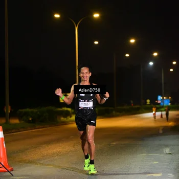 Runner Photo 7705972