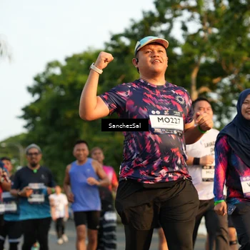 Runner Photo 7705973