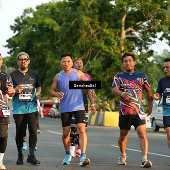 Runner Photo 7706024