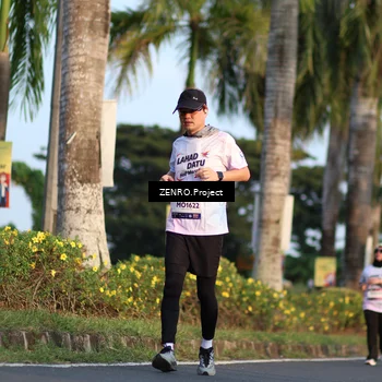 Runner Photo 7706031