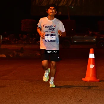 Runner Photo 7706037