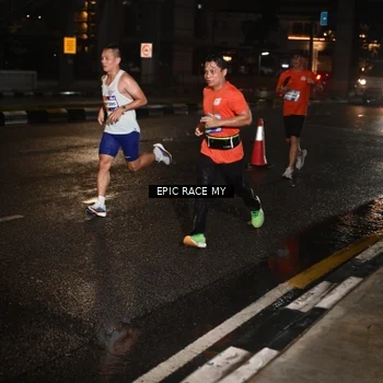 Runner Photo 7706038