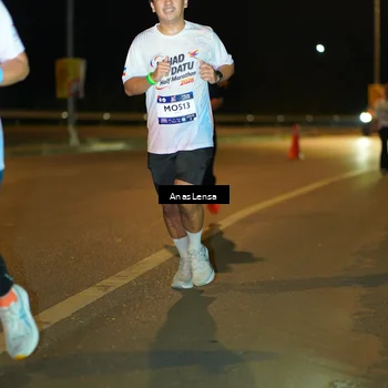 Runner Photo 7706075