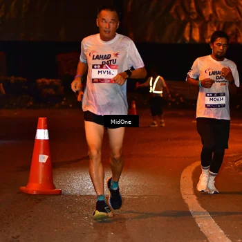 Runner Photo 7706098