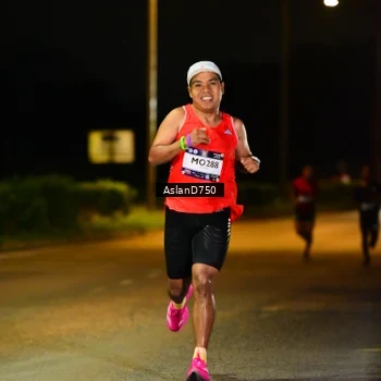 Runner Photo 7706112