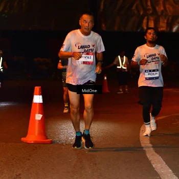 Runner Photo 7706121