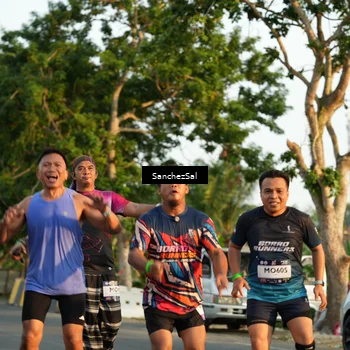Runner Photo 7706139