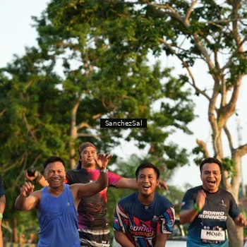 Runner Photo 7706243