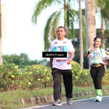 Runner Photo 7706268