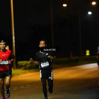 Runner Photo 7706278