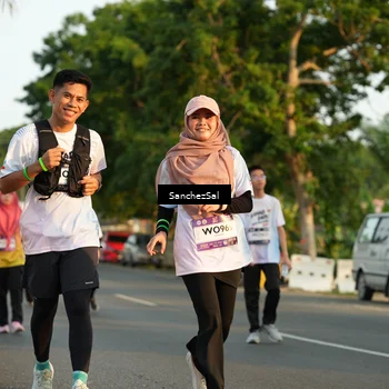 Runner Photo 7706295