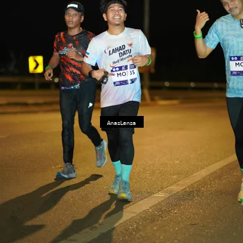 Runner Photo 7706310